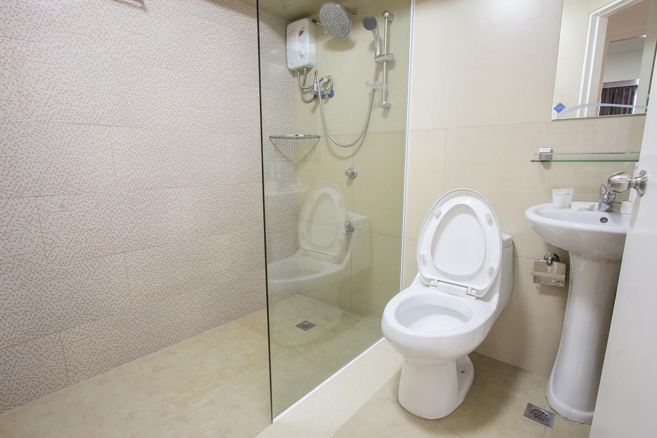 Oasis Regency @ Fort Victoria Bgc Taguig Exterior photo