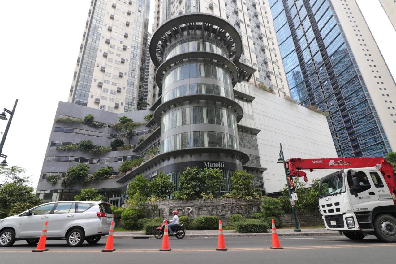 Oasis Regency @ Fort Victoria Bgc Taguig Exterior photo