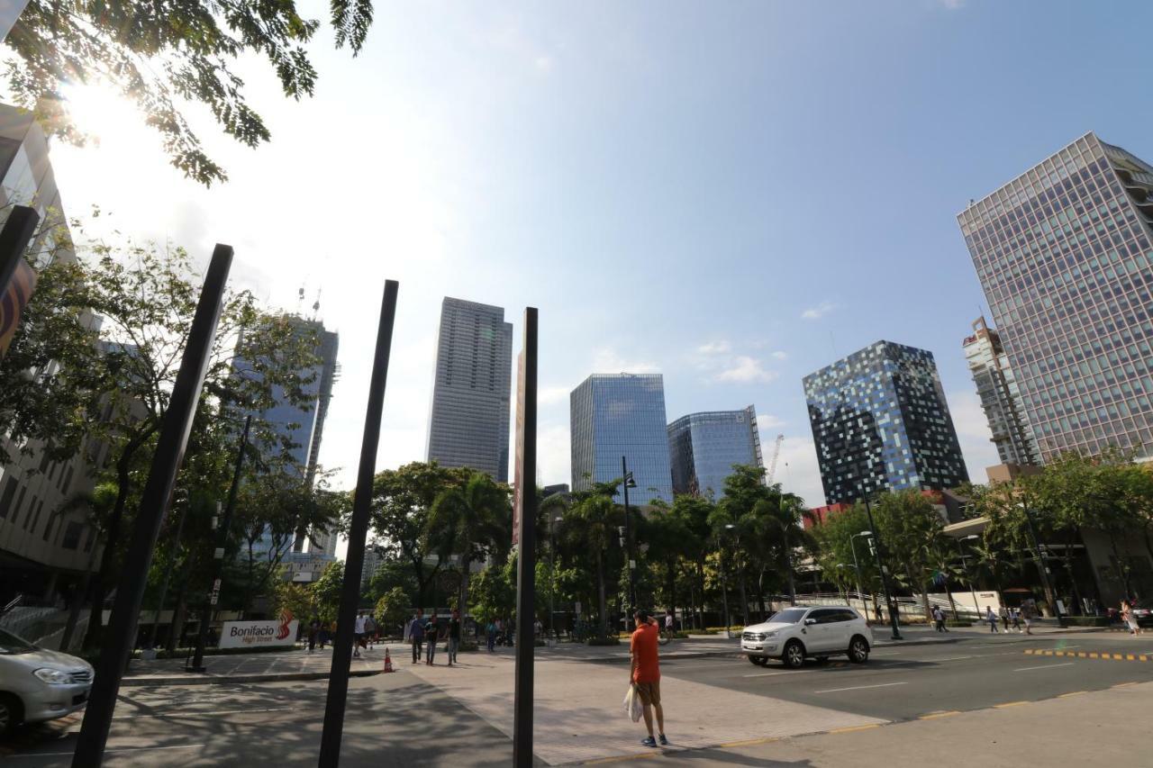 Oasis Regency @ Fort Victoria Bgc Taguig Exterior photo