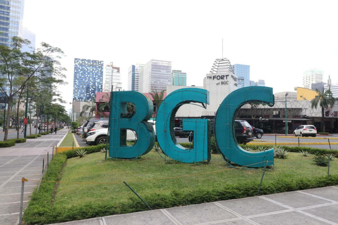 Oasis Regency @ Fort Victoria Bgc Taguig Exterior photo