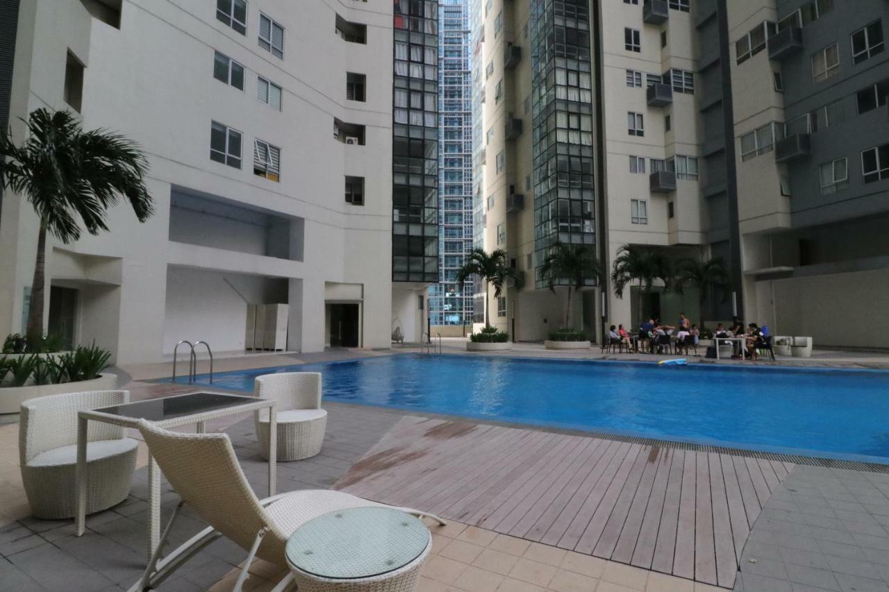 Oasis Regency @ Fort Victoria Bgc Taguig Exterior photo